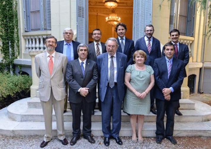 Los primeros ingenieros profesionales IPr, con el presidente de AIPE, Jesús Rodríguez Cortezo
